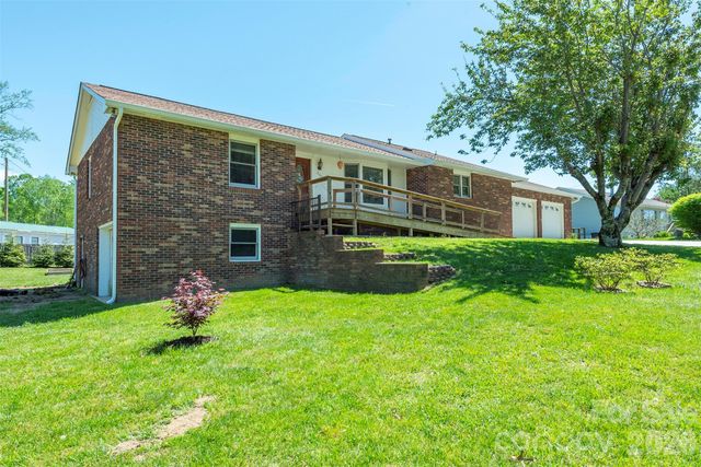 230 Blythewood Drive, Hendersonville, NC 28792
