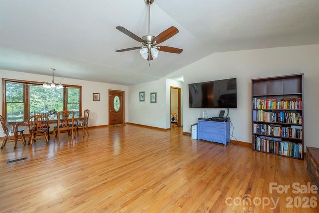 230 Blythewood Drive, Hendersonville, NC 28792