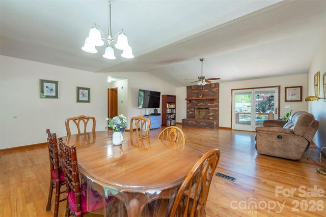 230 Blythewood Drive, Hendersonville, NC 28792