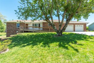 230 Blythewood Drive, Hendersonville, NC 28792