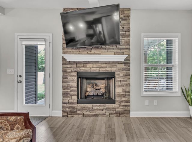 323 Crusaw Dr, Clarksville, TN 37043