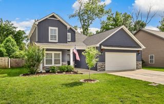 323 Crusaw Dr, Clarksville, TN 37043