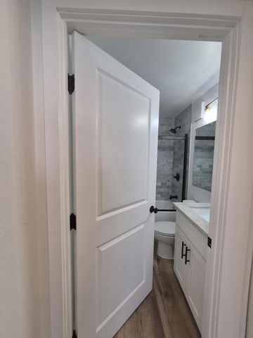 600 W 9th Street 1011, Los Angeles, CA 90015