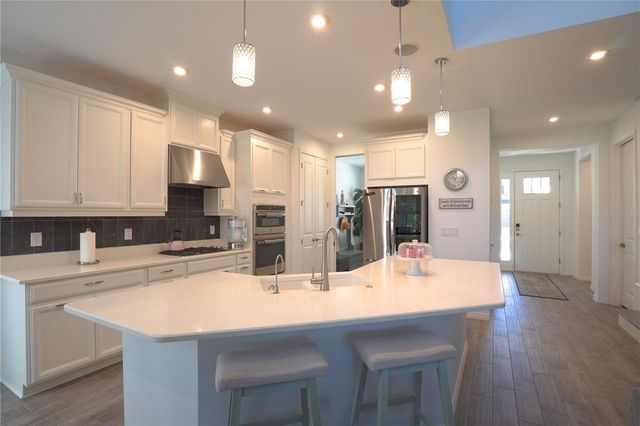 6332 LAURELCREST GLEN, Palmetto, FL 34221