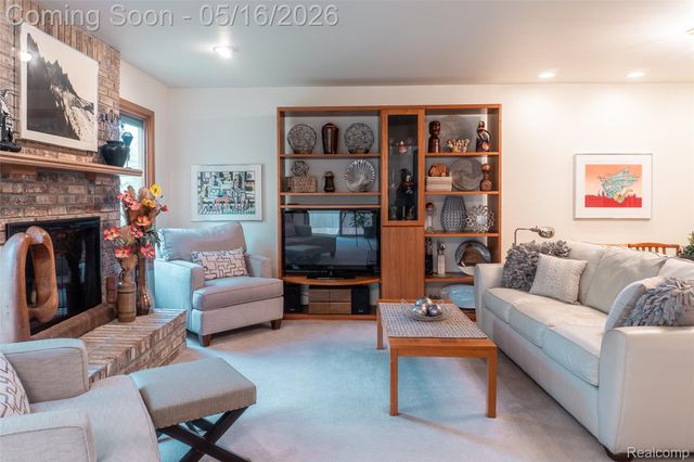 29498 Sylvan Lane, Farmington Hills, MI 48334