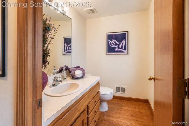 29498 Sylvan Lane, Farmington Hills, MI 48334