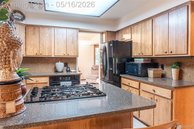 29498 Sylvan Lane, Farmington Hills, MI 48334