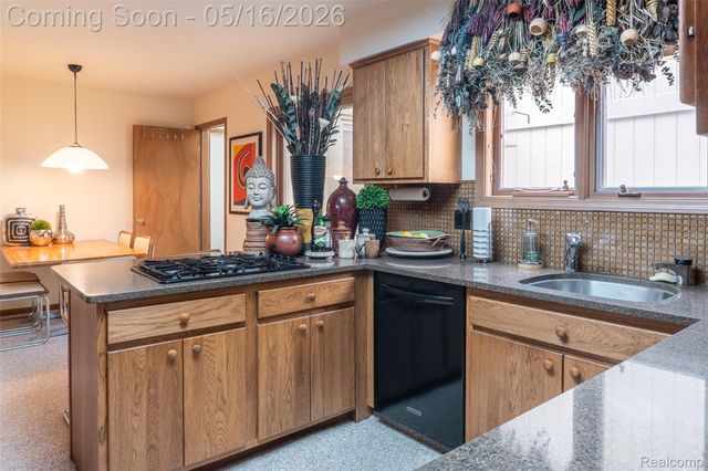 29498 Sylvan Lane, Farmington Hills, MI 48334