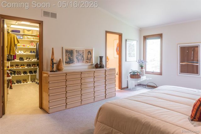 29498 Sylvan Lane, Farmington Hills, MI 48334