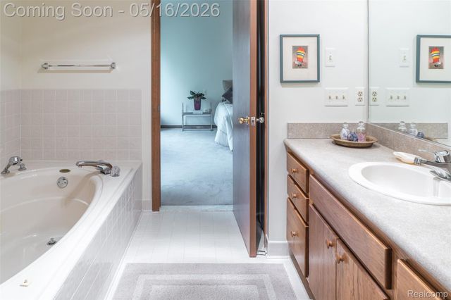 29498 Sylvan Lane, Farmington Hills, MI 48334