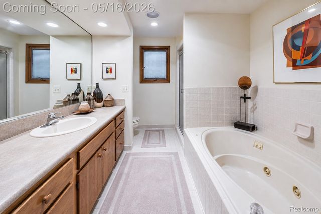 29498 Sylvan Lane, Farmington Hills, MI 48334