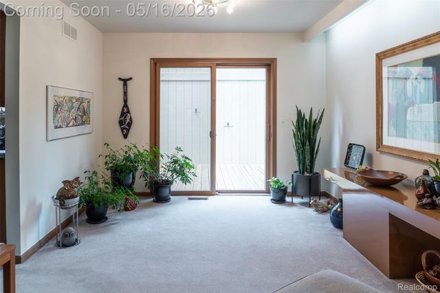 29498 Sylvan Lane, Farmington Hills, MI 48334