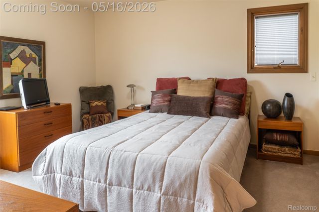 29498 Sylvan Lane, Farmington Hills, MI 48334