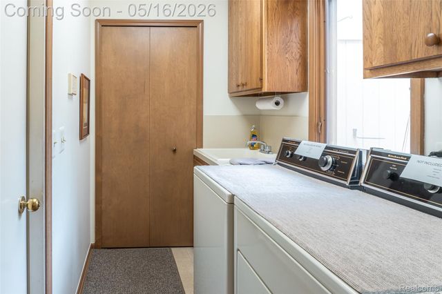 29498 Sylvan Lane, Farmington Hills, MI 48334