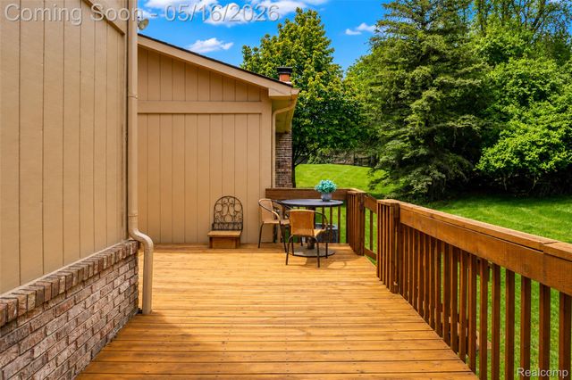 29498 Sylvan Lane, Farmington Hills, MI 48334