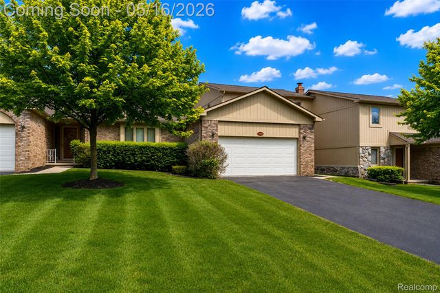 29498 Sylvan Lane, Farmington Hills, MI 48334