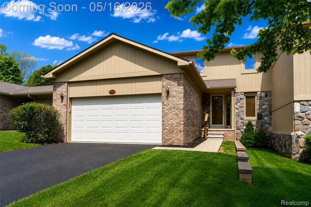 29498 Sylvan Lane, Farmington Hills, MI 48334