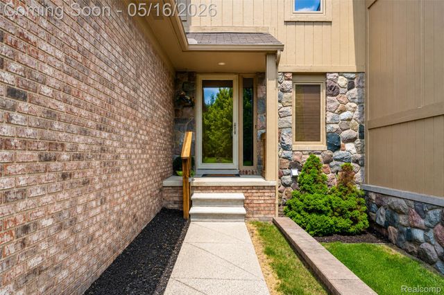 29498 Sylvan Lane, Farmington Hills, MI 48334