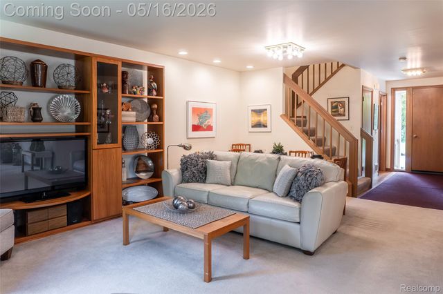 29498 Sylvan Lane, Farmington Hills, MI 48334