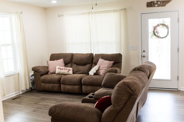 658 Springwater Dr, Summertown, TN 38483