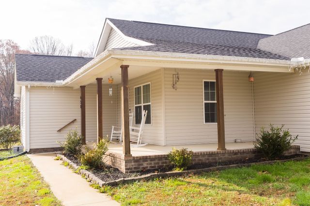 658 Springwater Dr, Summertown, TN 38483