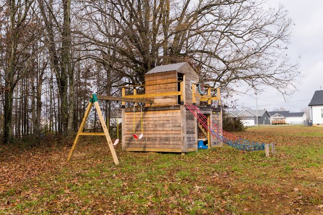 658 Springwater Dr, Summertown, TN 38483