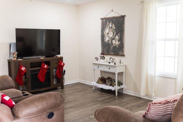 658 Springwater Dr, Summertown, TN 38483