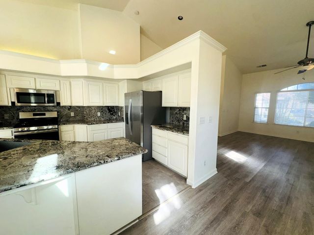 62 N Helm Avenue, Clovis, CA 93612