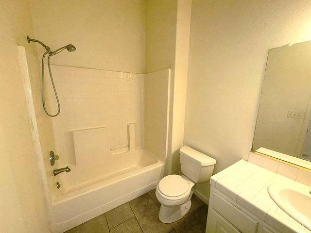 62 N Helm Avenue, Clovis, CA 93612