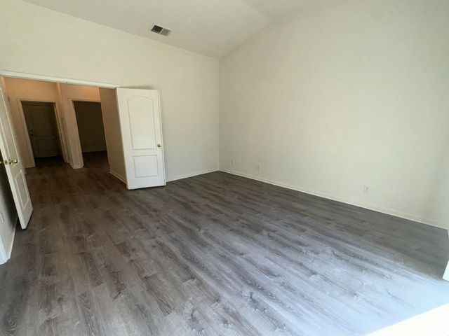 62 N Helm Avenue, Clovis, CA 93612