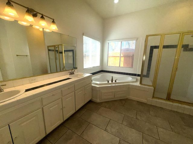 62 N Helm Avenue, Clovis, CA 93612