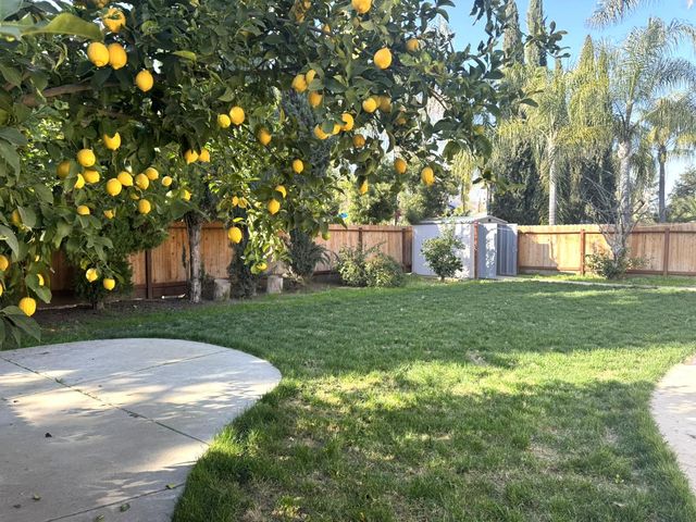 62 N Helm Avenue, Clovis, CA 93612