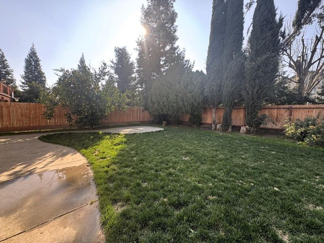 62 N Helm Avenue, Clovis, CA 93612