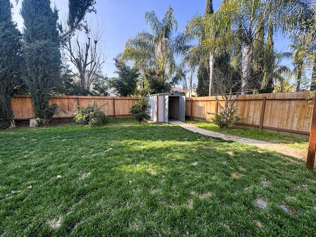62 N Helm Avenue, Clovis, CA 93612