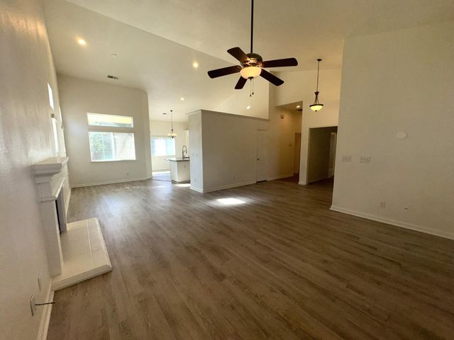 62 N Helm Avenue, Clovis, CA 93612