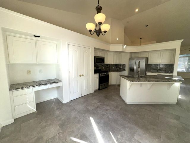 62 N Helm Avenue, Clovis, CA 93612