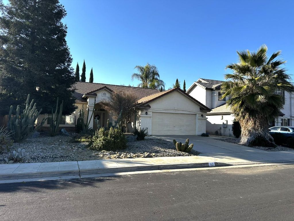 62 N Helm Avenue, Clovis, CA 93612