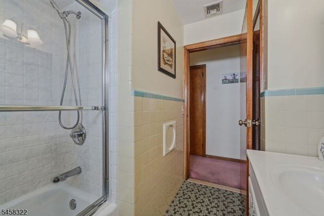 59 Huron Ave, Clifton City, NJ 07013