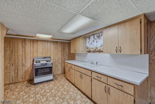 59 Huron Ave, Clifton City, NJ 07013