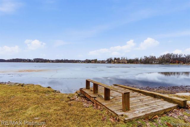 3340 Pineridge Lane, Brighton, MI 48116