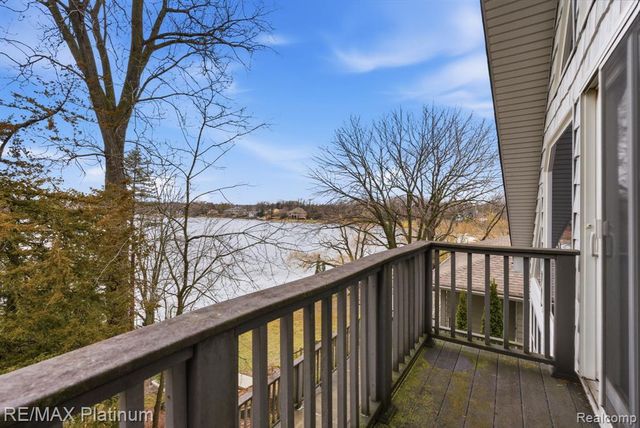 3340 Pineridge Lane, Brighton, MI 48116