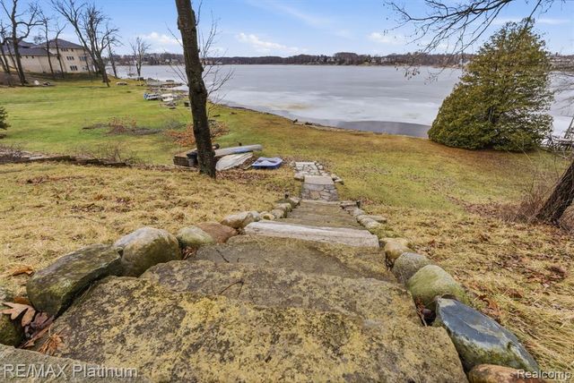 3340 Pineridge Lane, Brighton, MI 48116