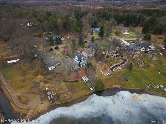 3340 Pineridge Lane, Brighton, MI 48116