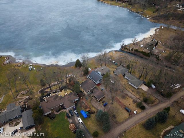 3340 Pineridge Lane, Brighton, MI 48116