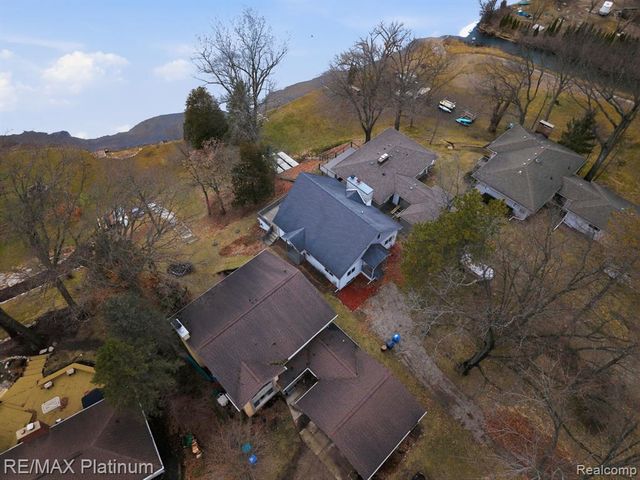 3340 Pineridge Lane, Brighton, MI 48116