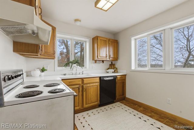 3340 Pineridge Lane, Brighton, MI 48116