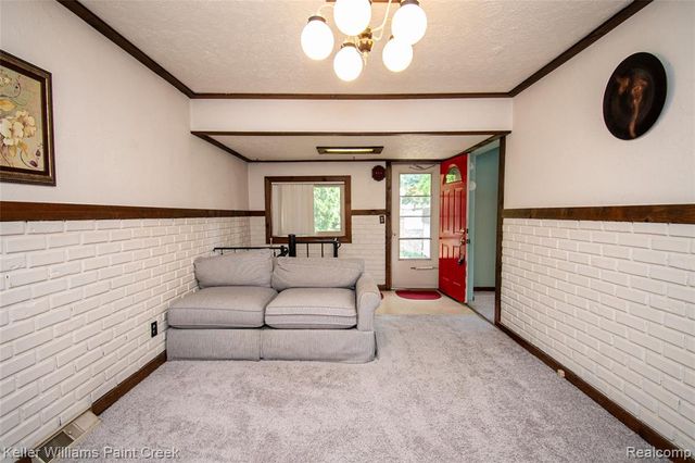 6903 Dandison Boulevard, West Bloomfield, MI 48324