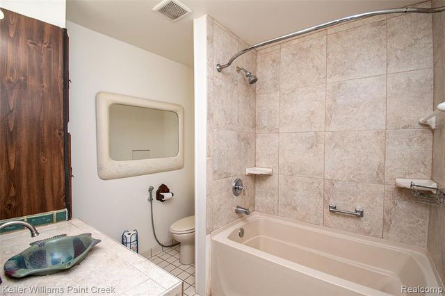 6903 Dandison Boulevard, West Bloomfield, MI 48324