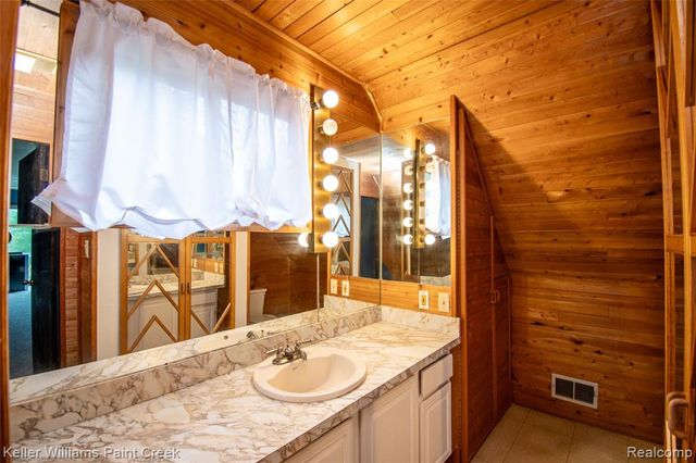 6903 Dandison Boulevard, West Bloomfield, MI 48324