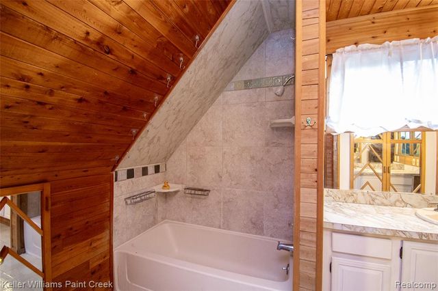 6903 Dandison Boulevard, West Bloomfield, MI 48324